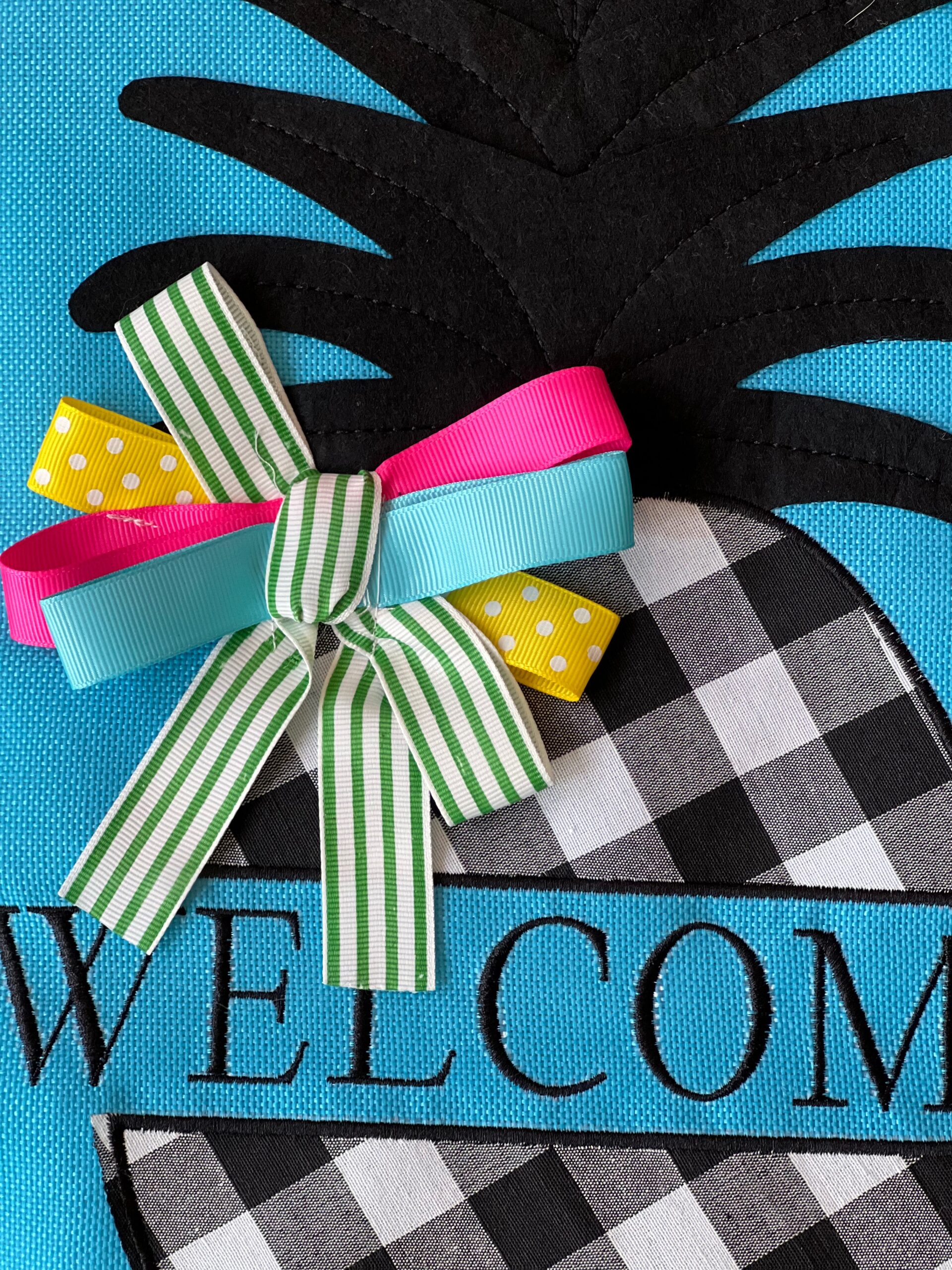 Black and White Check Welcome Pineapple Door Décor - Image 3